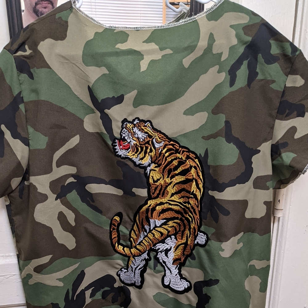 Tiger patch short sleeve zip tunic